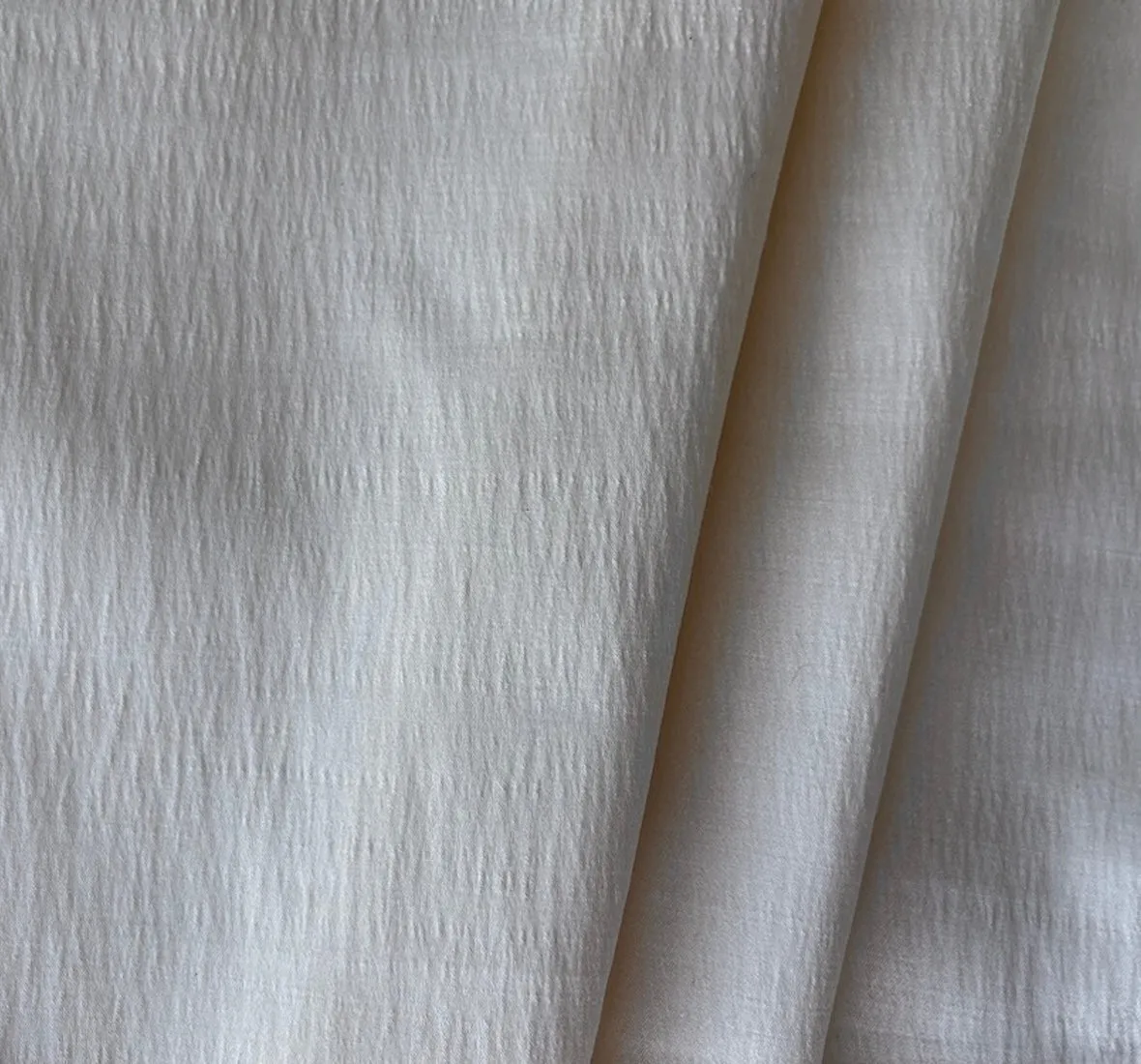 Honeyed Light Ivory Silk & Wool Brocade  (Made in Italy)